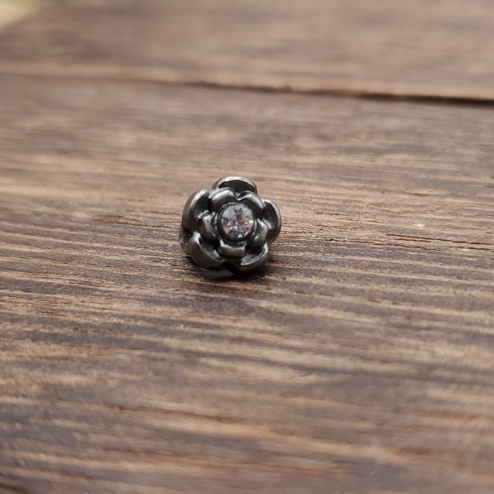Sterling‎ edwardian bloom charm